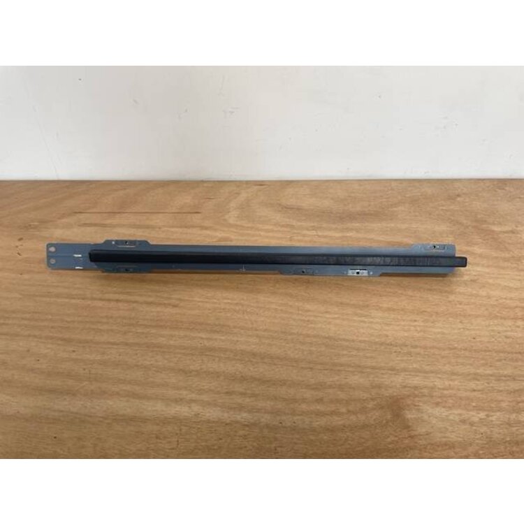 CROSS BEAM FOAM P/N: D2511395600000 S/N: SI083046