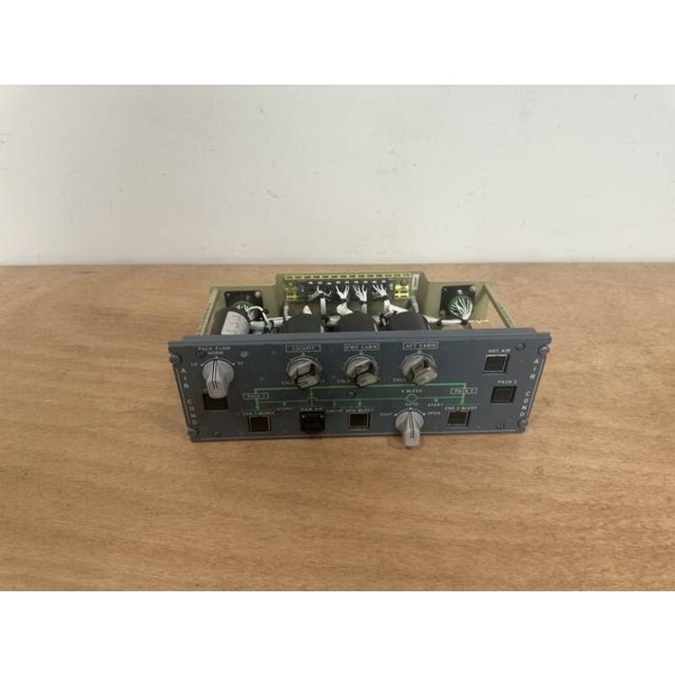 30VU AIR COND CONTROL PANEL P/N: D9251501300000 S/N: 1579