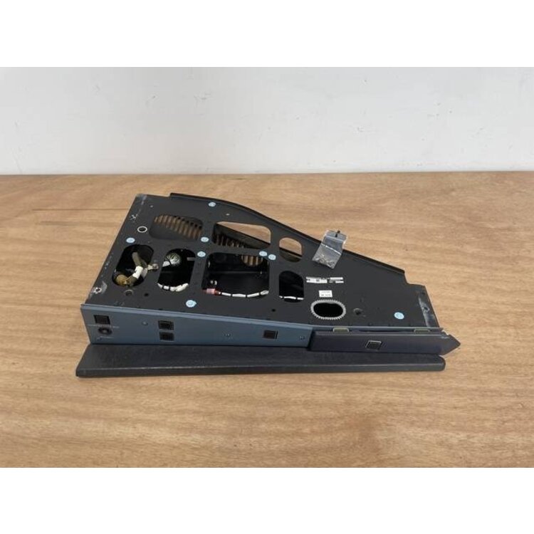 131VU GLARESHIELD PANEL P/N: D9251505200000 S/N: PB10449