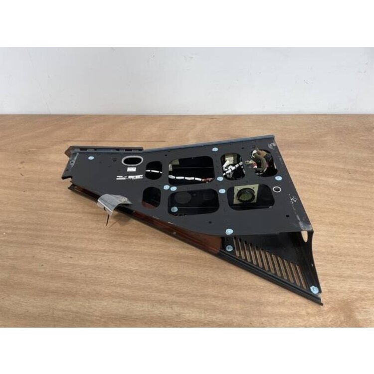 131VU GLARESHIELD PANEL P/N: D9251505200000 S/N: PB10449