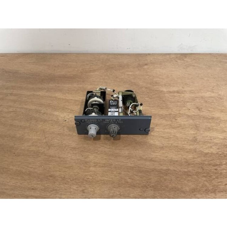 111VU FLOOD LIGHT PANEL P/N: D9251504600000 S/N: PB12510