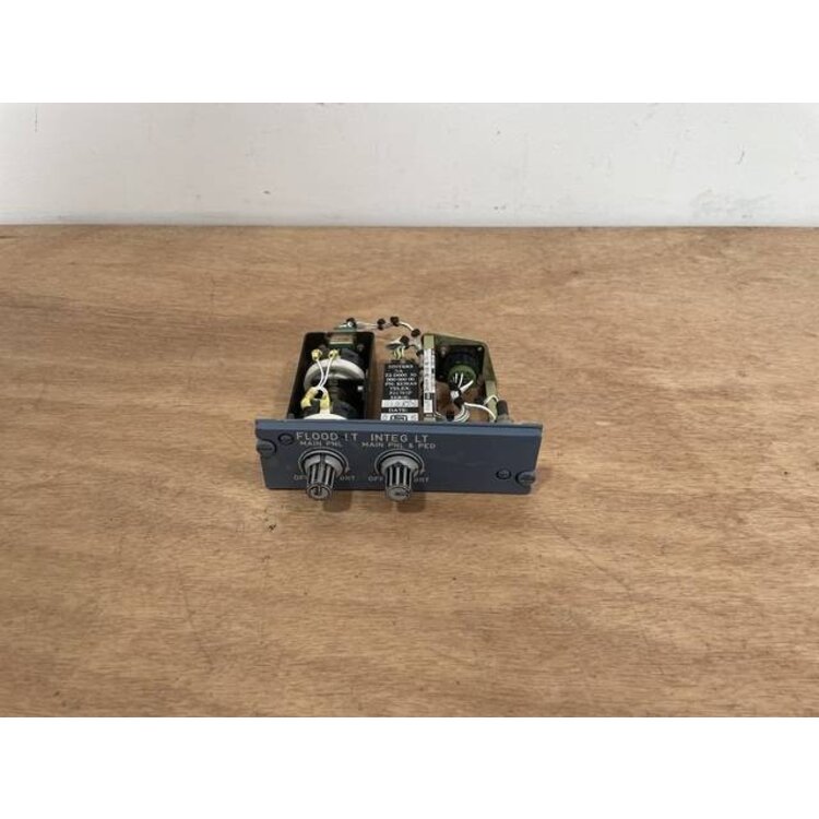 111VU FLOOD LIGHT PANEL P/N: D9251504600000 S/N: PB11657
