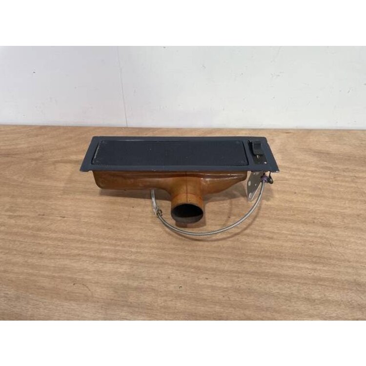 OUTLET ASSY LH P/N: D2121208600000 S/N: SI025044