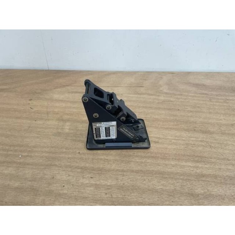 BRACKET ASSY COMPASS P/N: D2511007300500 S/N: SI070029
