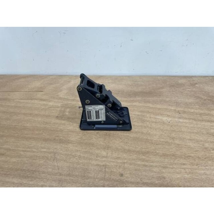 BRACKET ASSY COMPASS P/N: D2511007300500 S/N: SI070031