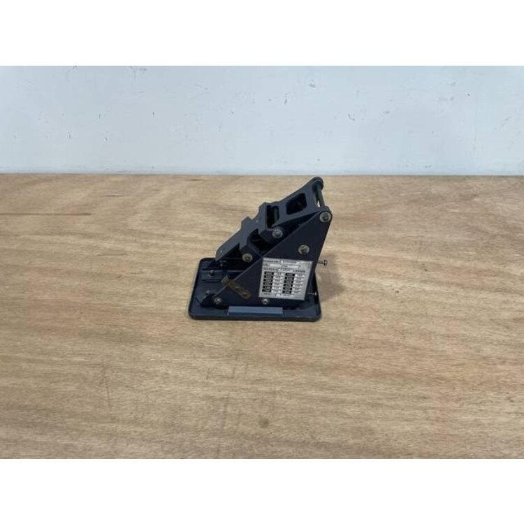 BRACKET ASSY COMPASS P/N: D2511007300500 S/N: SI070031