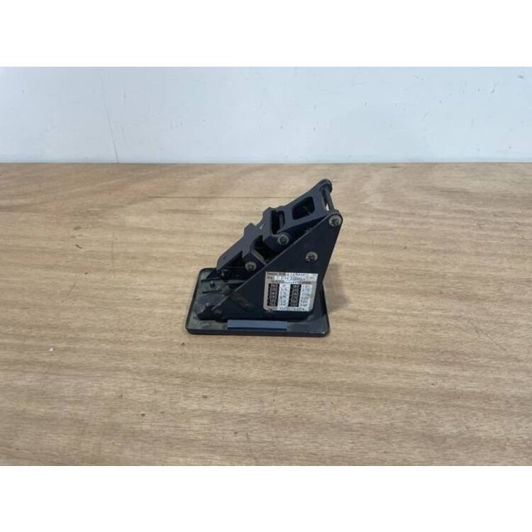 BRACKET ASSY COMPASS P/N: D2511007300500 S/N: SI070029
