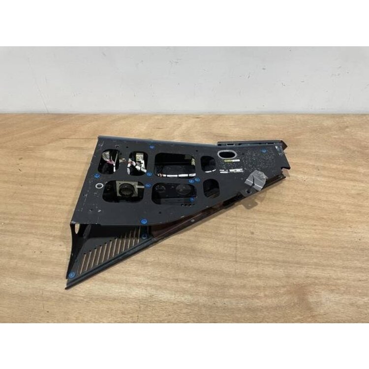 130VU GLARESHIELD PANEL P/N: D9251505100000 S/N: PB10249