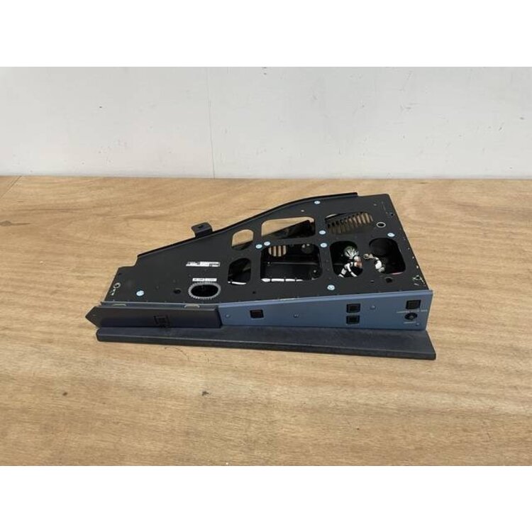 130VU GLARESHIELD PANEL P/N: D9251505100000 S/N: PB12266