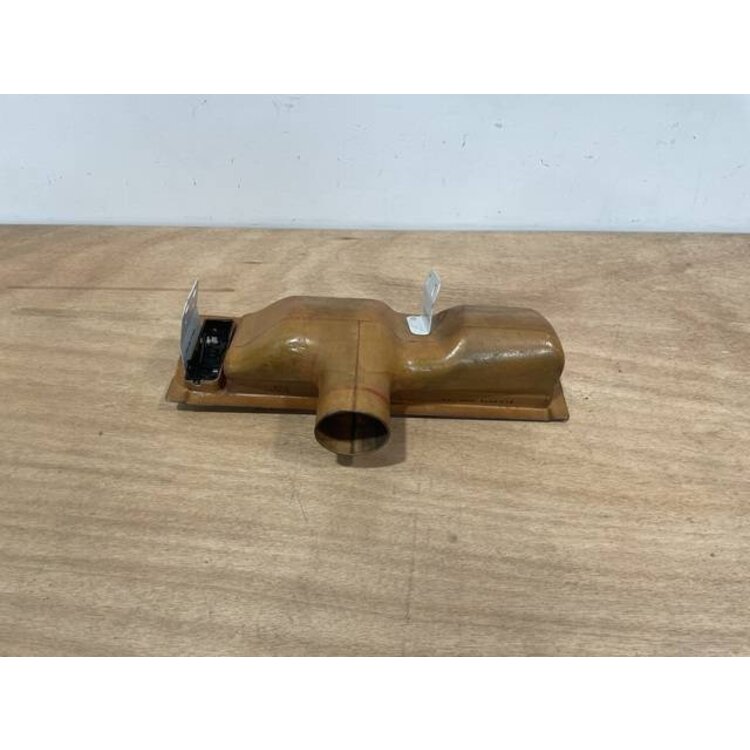 OUTLET ASSY LH P/N: D2121208600000 S/N: SI025045