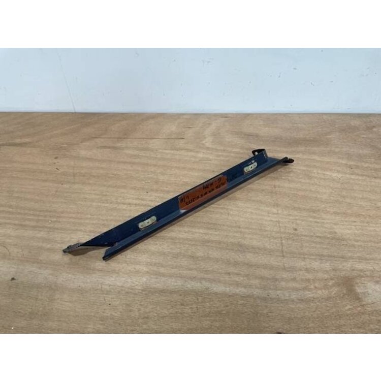 POST ASSY LH SIDE P/N: D2511229500000 S/N: SI057038