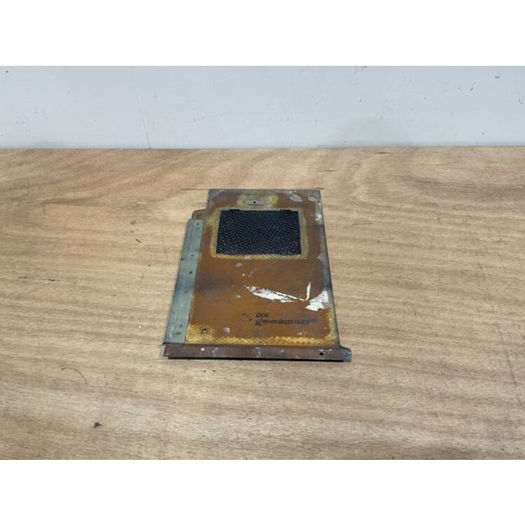 CLOSING PANEL RH P/N: D2511220800100 S/N: SI037038