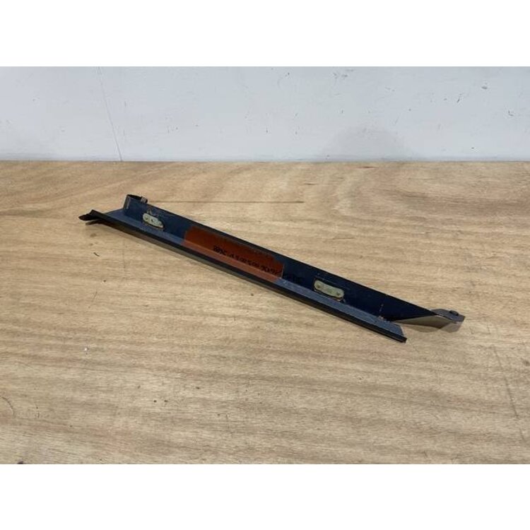 POST ASSY RH SIDE P/N: D2511229500100 S/N: SI062037