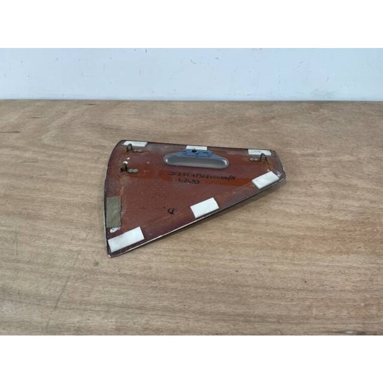 DOOR ASSY RH P/N: D2511231800000 S/N: SI012039