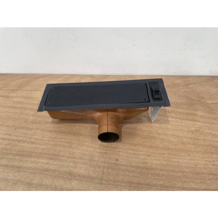 OUTLET ASSY LH P/N: D2121208600000 S/N: SI025047