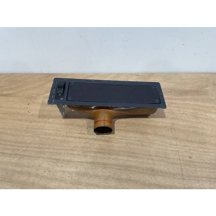 OUTLET ASSY RH P/N: D2121208600100 S/N: SI042047