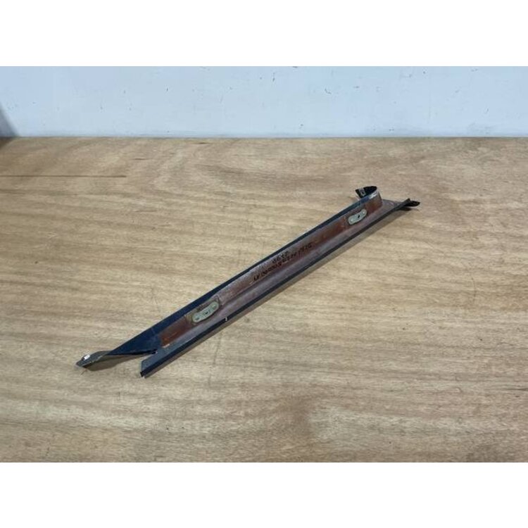 POST ASSY LH SIDE P/N: D2511229500000 S/N: SI057041