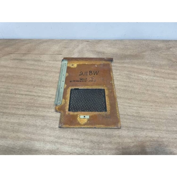 CLOSING PANEL LH P/N: D2511220800000 S/N: SI020039