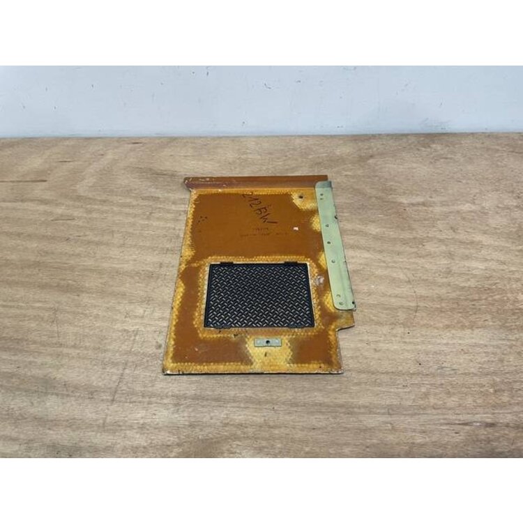 CLOSING PANEL RH P/N: D2511220800100 S/N: SI037040