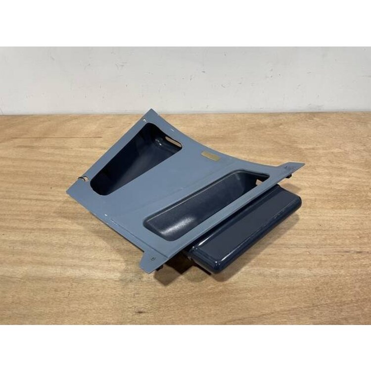 PANEL ASSY RH ESCAPE ROPE PANEL P/N: D2511229700100 S/N: SI011031