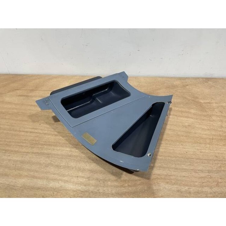 PANEL ASSY RH ESCAPE ROPE PANEL P/N: D2511229700100 S/N: SI011031