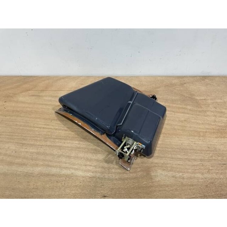 PANEL ASSY RH ESCAPE ROPE PANEL P/N: D2511229700100 S/N: SI011032
