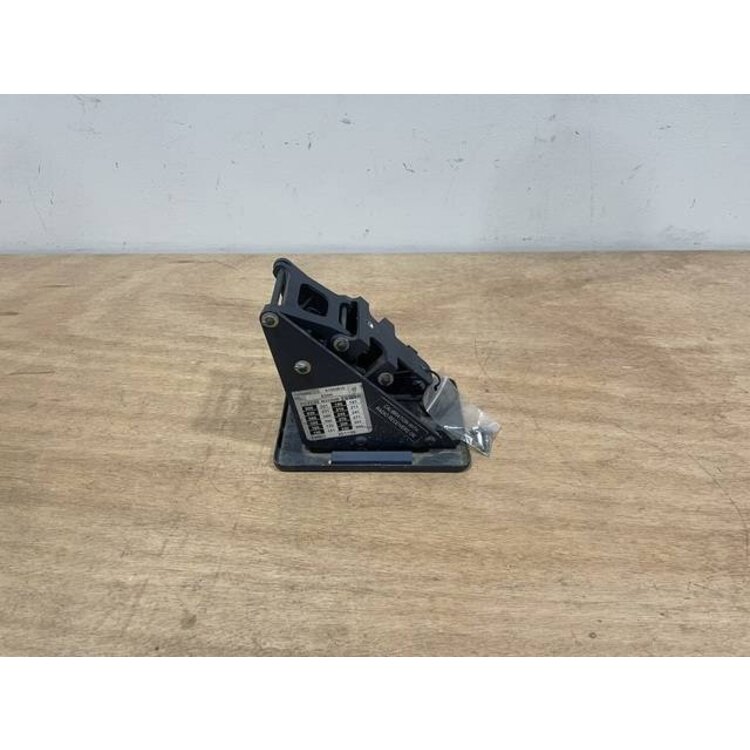 BRACKET ASSY COMPASS P/N: D2511007300500 S/N: SI070033