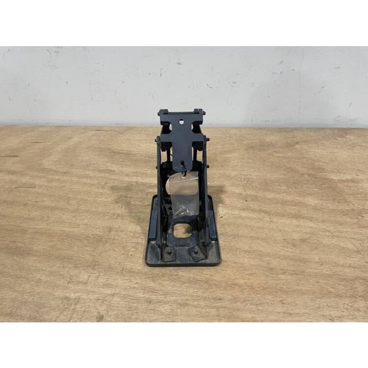 BRACKET ASSY COMPASS P/N: D2511007300500 S/N: SI070033