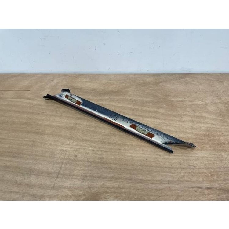 POST ASSY RH SIDE P/N: D2511229500100 S/N: SI062041