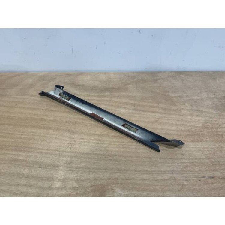 POST ASSY RH SIDE P/N: D2511229500100 S/N: SI062042