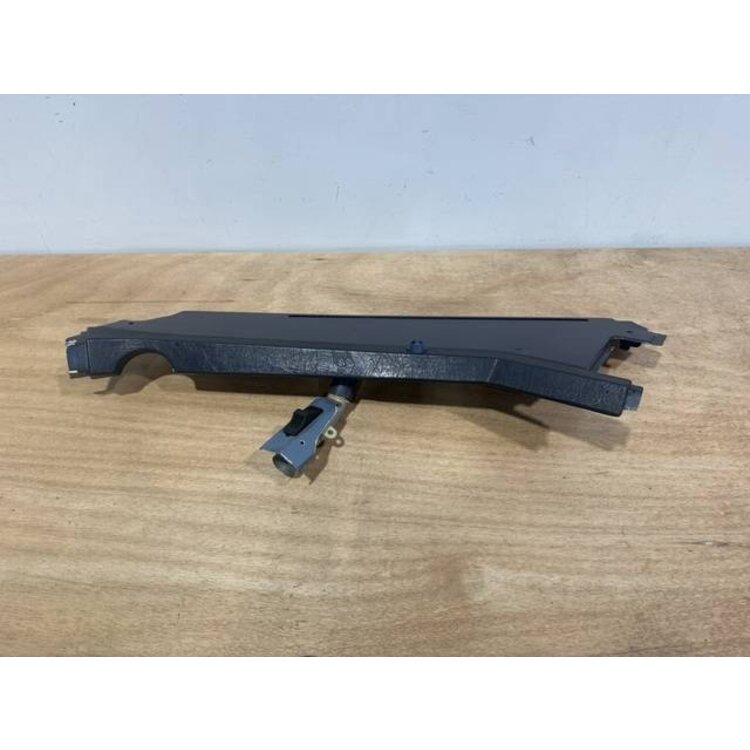 FOAM STRIP ASSY FRT RH P/N: D2511227600000 S/N: SI018037