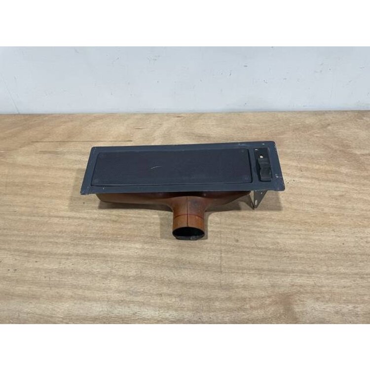 OUTLET ASSY LH P/N: D2121208600000 S/N: SI025048