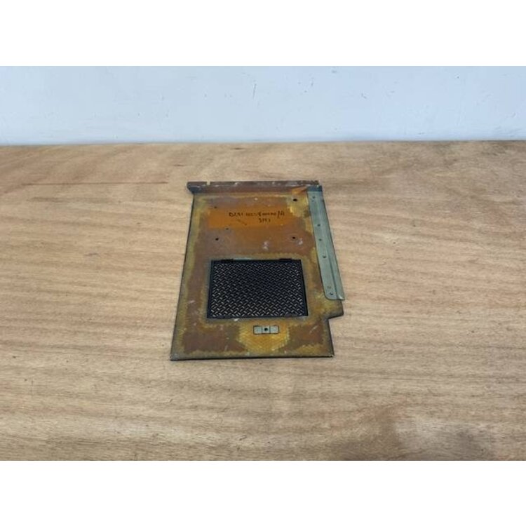 CLOSING PANEL RH P/N: D2511220800100 S/N: SI037044