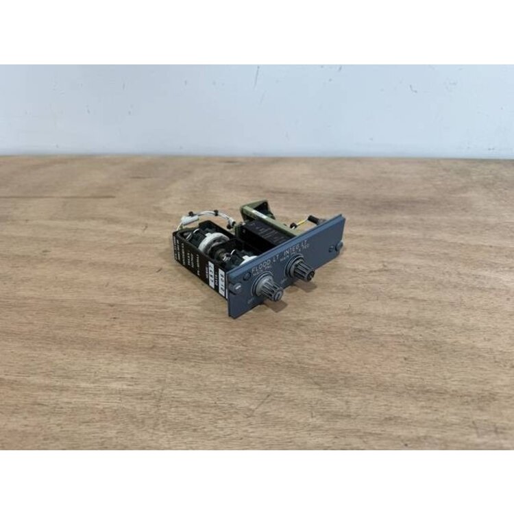 111VU FLOOD LIGHT PANEL P/N: D9251504600000 S/N: PB11697