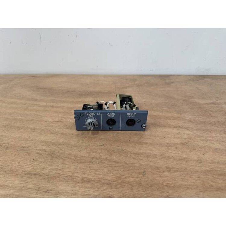 112VU LIGHT AIDS PANEL P/N: D9251504700000 S/N: PB11697