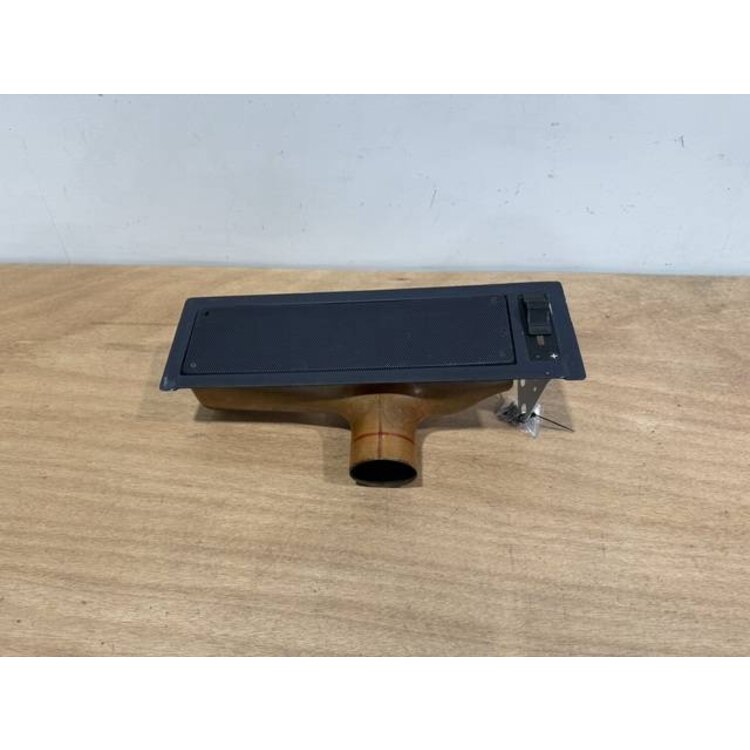 OUTLET ASSY LH P/N: D2121208600000 S/N: SI025051