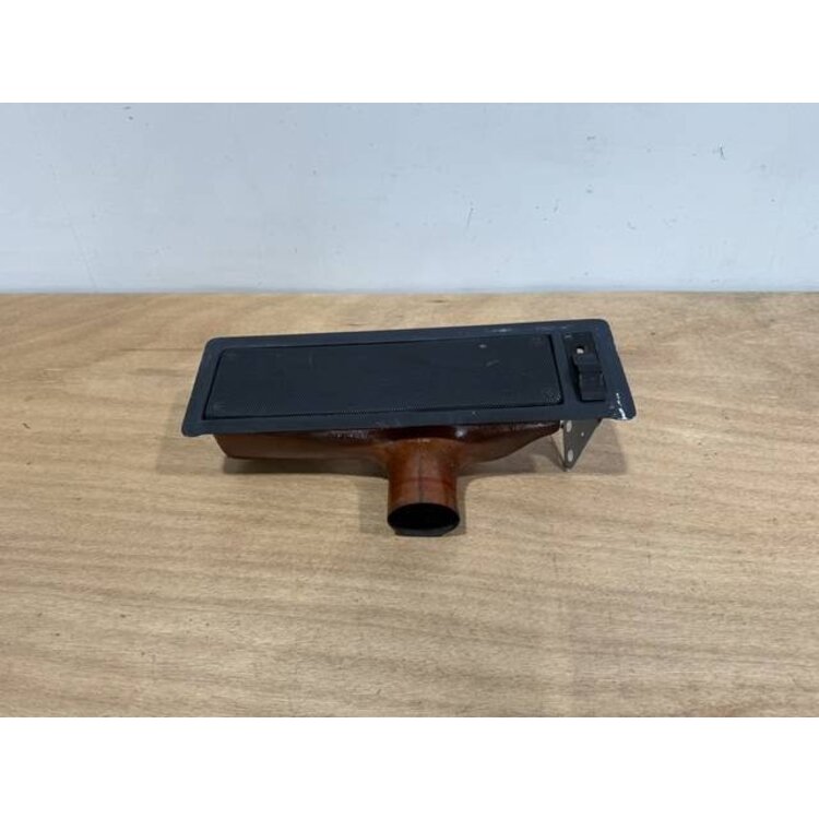 OUTLET ASSY LH P/N: D2121208600000 S/N: SI025052