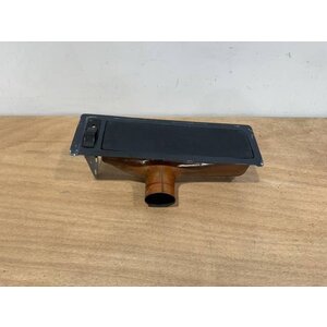 OUTLET ASSY RH P/N: D2121208600100 S/N: SI042053