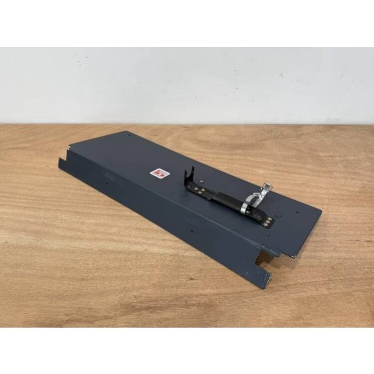 PANEL ASSY LATRH P/N: D2511232500000 S/N: SI045053