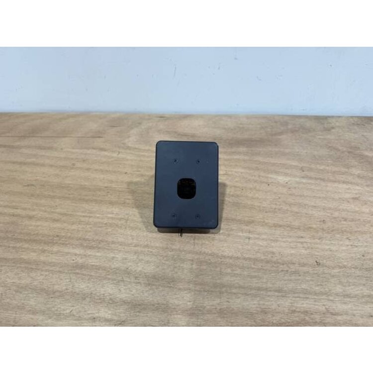 BRACKET ASSY COMPASS P/N: D2511007300500 S/N: SI070034