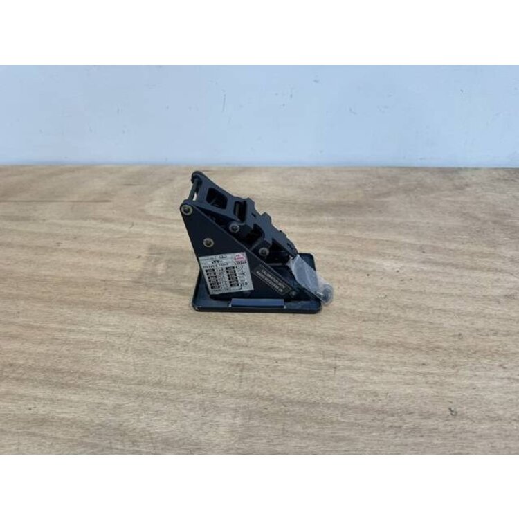 BRACKET ASSY COMPASS P/N: D2511007300500 S/N: SI070034