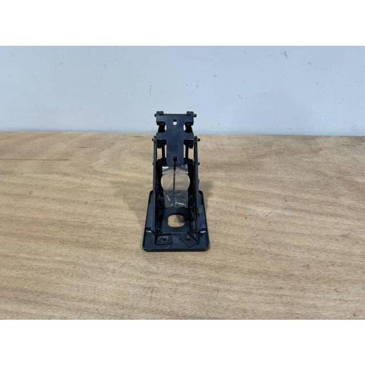 BRACKET ASSY COMPASS P/N: D2511007300500 S/N: SI070034