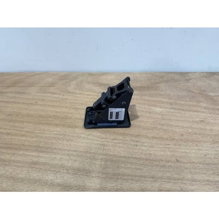 BRACKET ASSY COMPASS P/N: D2511007300500 S/N: SI070035