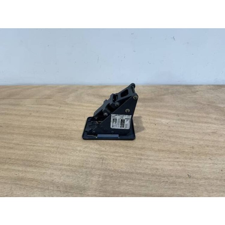 BRACKET ASSY COMPASS P/N: D2511007300500 S/N: SI070036