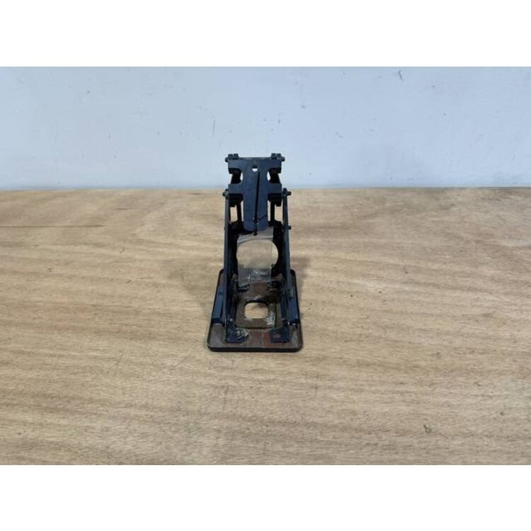 BRACKET ASSY COMPASS P/N: D2511007300500 S/N: SI070037