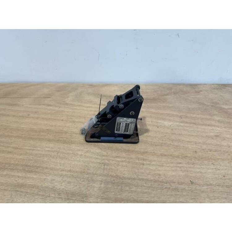 BRACKET ASSY COMPASS P/N: D2511007300500 S/N: SI070037