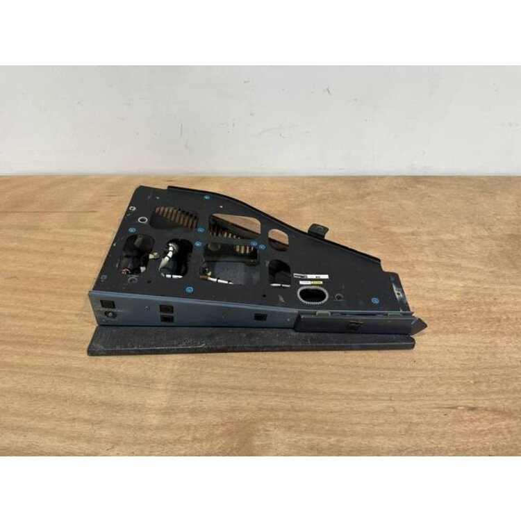 131VU GLARESHIELD PANEL P/N: D9251505200000 S/N: 1454