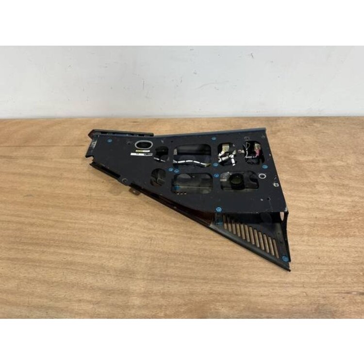 131VU GLARESHIELD PANEL P/N: D9251505200000 S/N: 1454