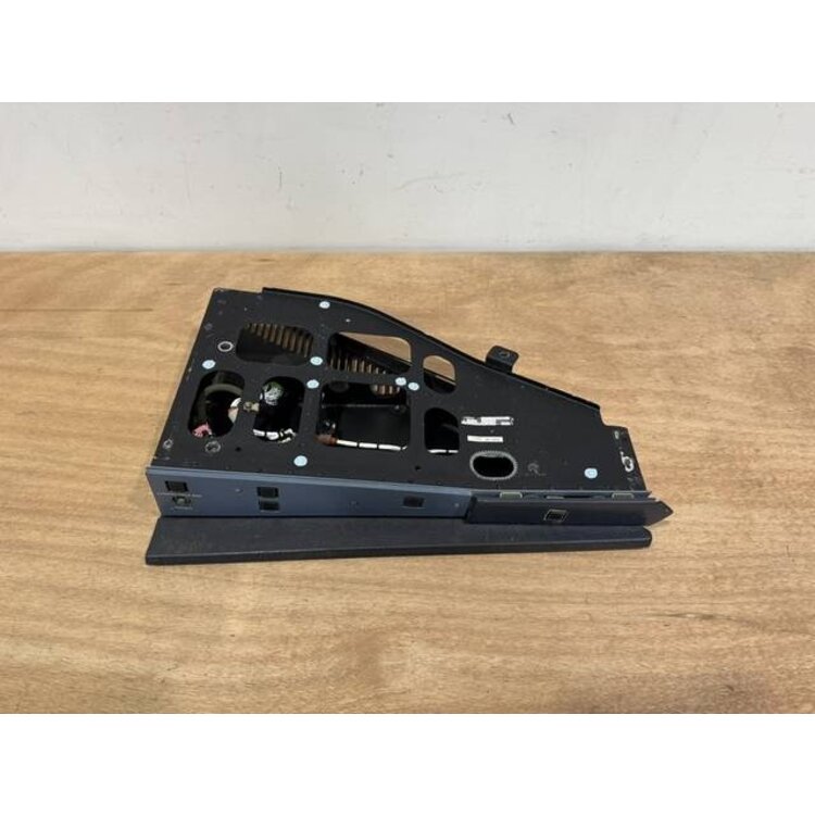 131VU GLARESHIELD PANEL P/N: D9251505200000 S/N: PB10728