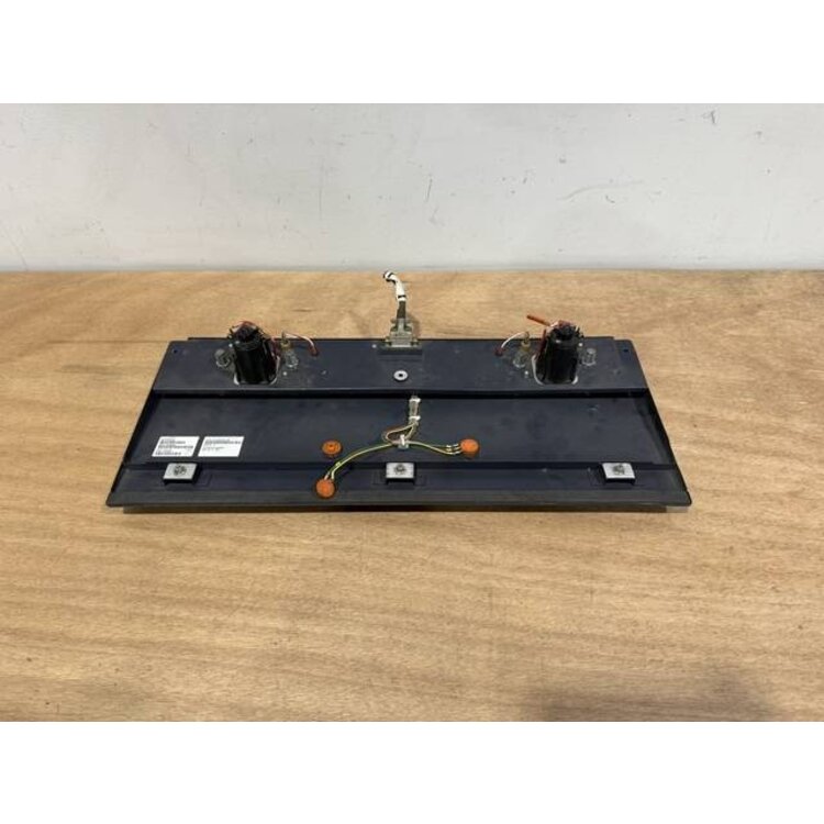 FLOOD LIGHT UNIT CENTER P/N: 2LA005542-50 S/N: 1063284